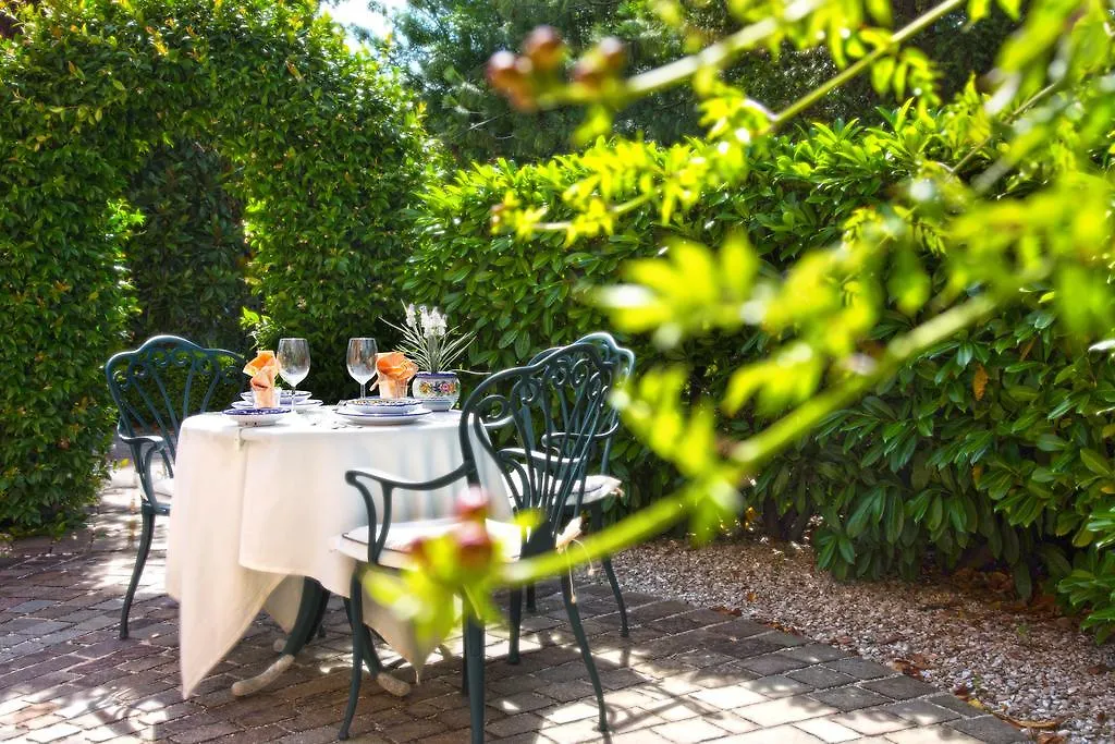 Hotel Villa Leri Monte Colombo 4*,  Italia