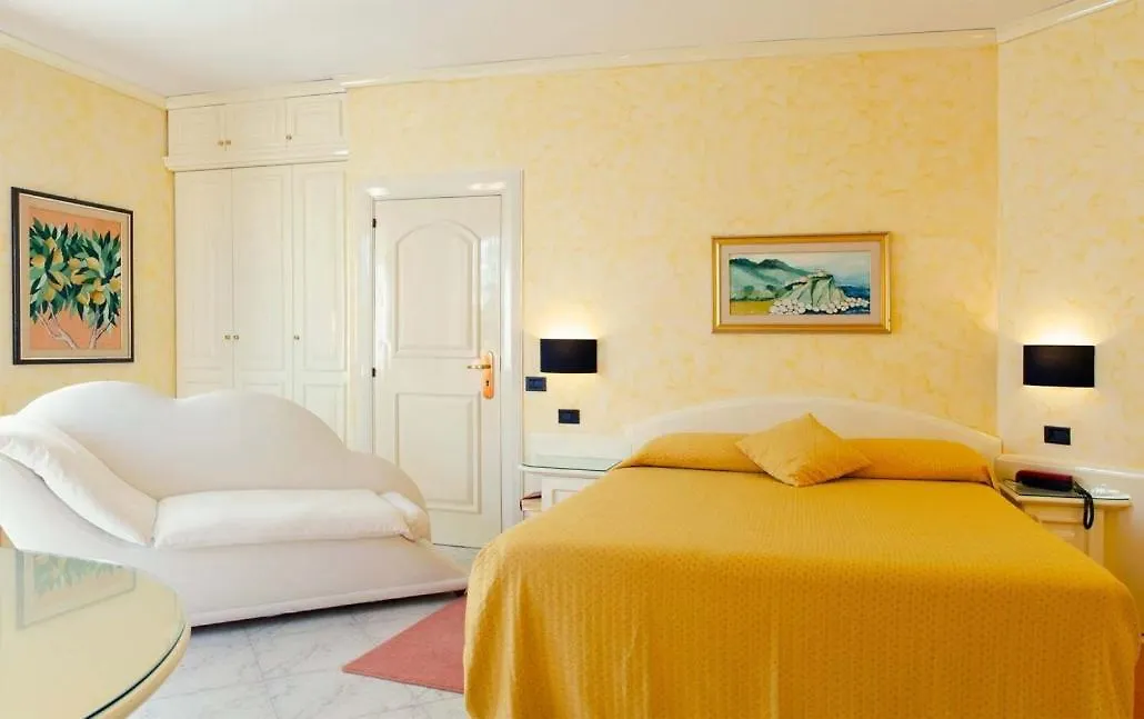 Hotel Villa Leri Monte Colombo Italia