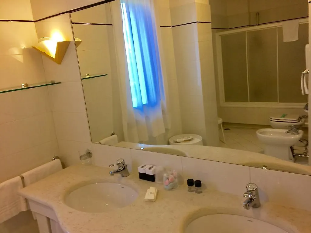 Hotel Villa Leri Monte Colombo Italia