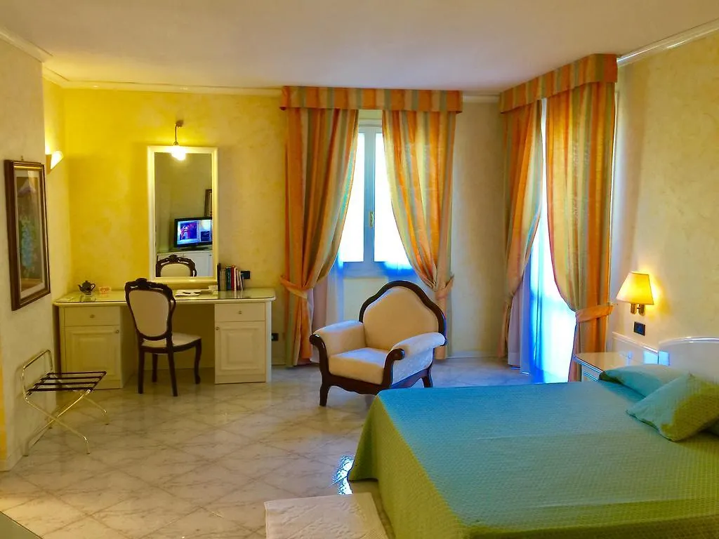 Hotel Villa Leri Monte Colombo 4*,  Italia